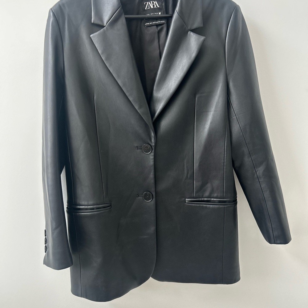 Zara Women's Sleek Black Blazer